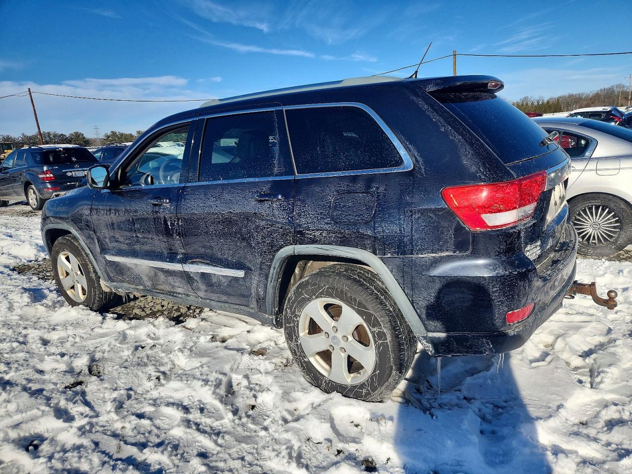 2011 JEEP GRAND CHEROKEE LAREDO photo 2