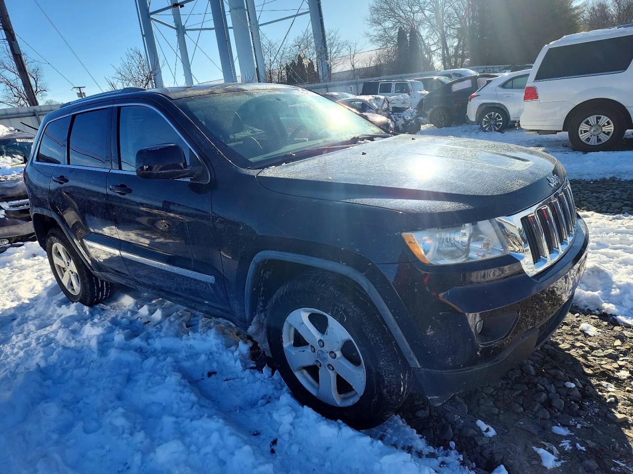 2011 JEEP GRAND CHEROKEE LAREDO photo 4