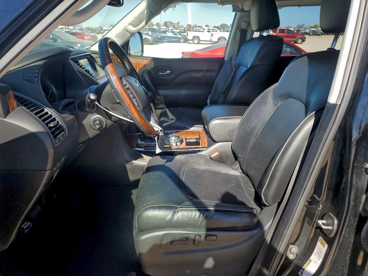 2019 INFINITI QX80 LUXE photo 7