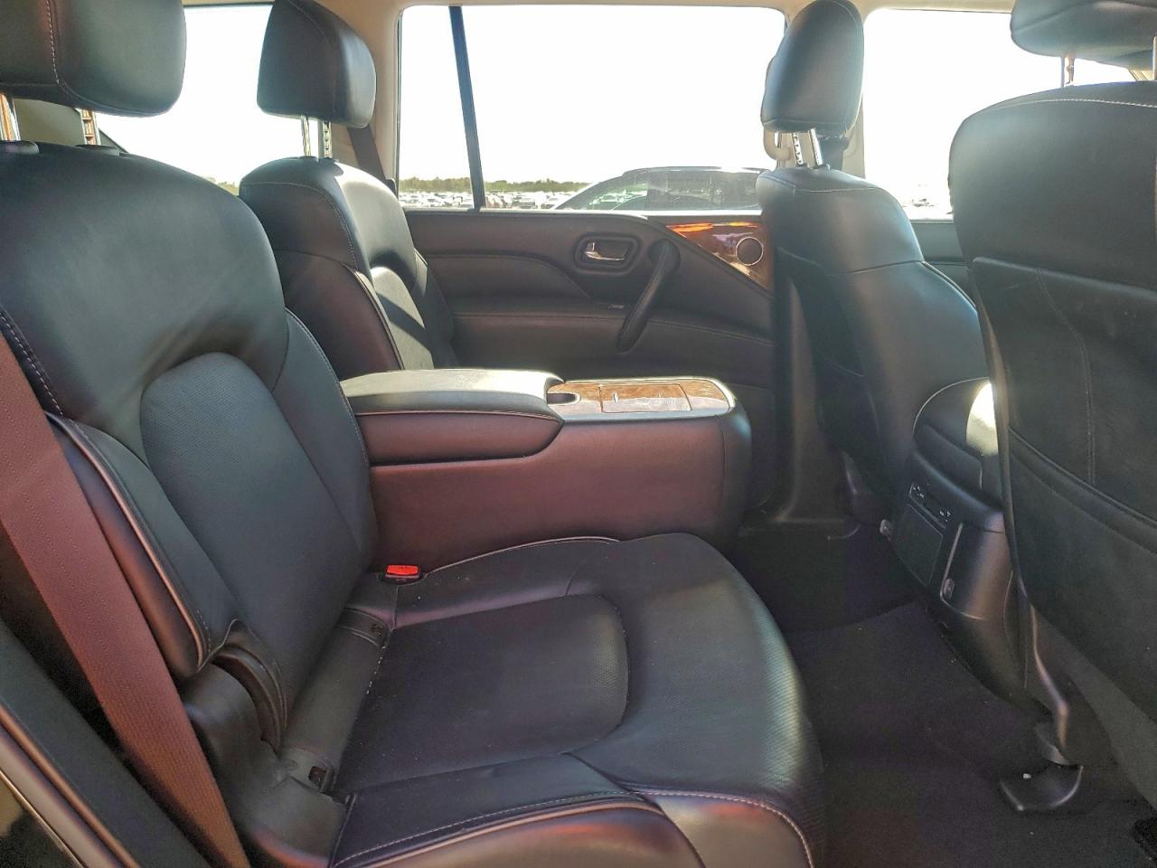 2019 INFINITI QX80 LUXE photo 11