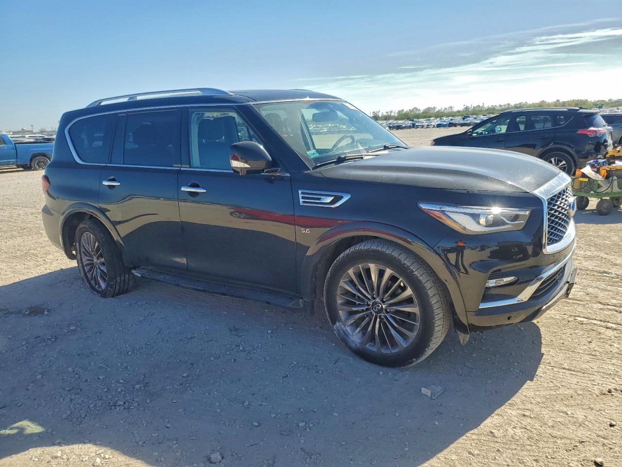 2019 INFINITI QX80 LUXE photo 4