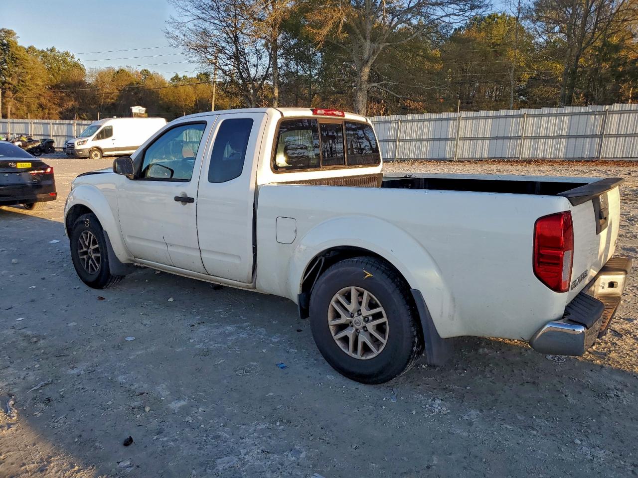 2018 NISSAN FRONTIER S photo 2
