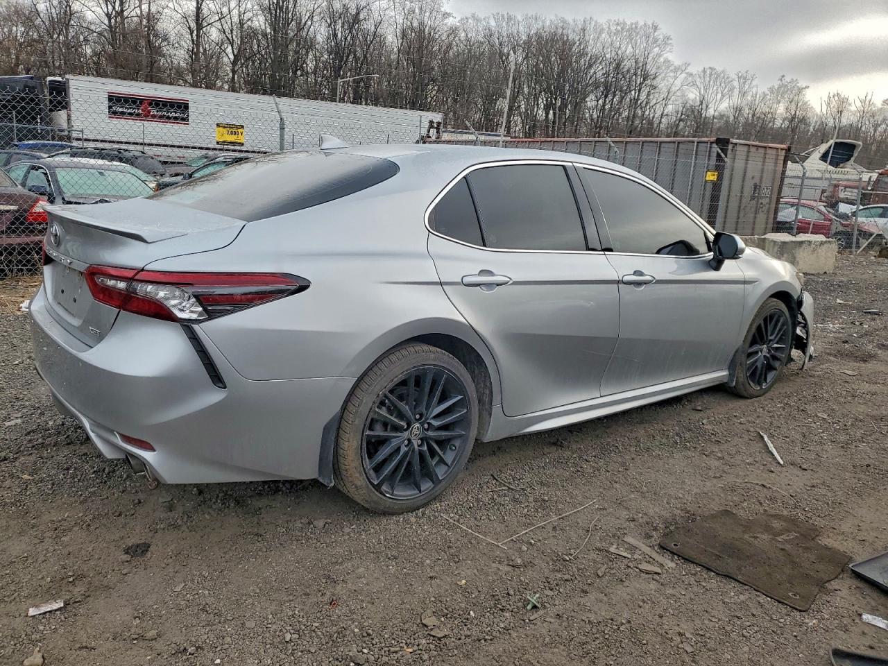 2022 TOYOTA CAMRY XSE photo 3