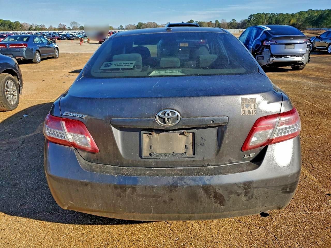 2011 TOYOTA CAMRY BASE photo 6