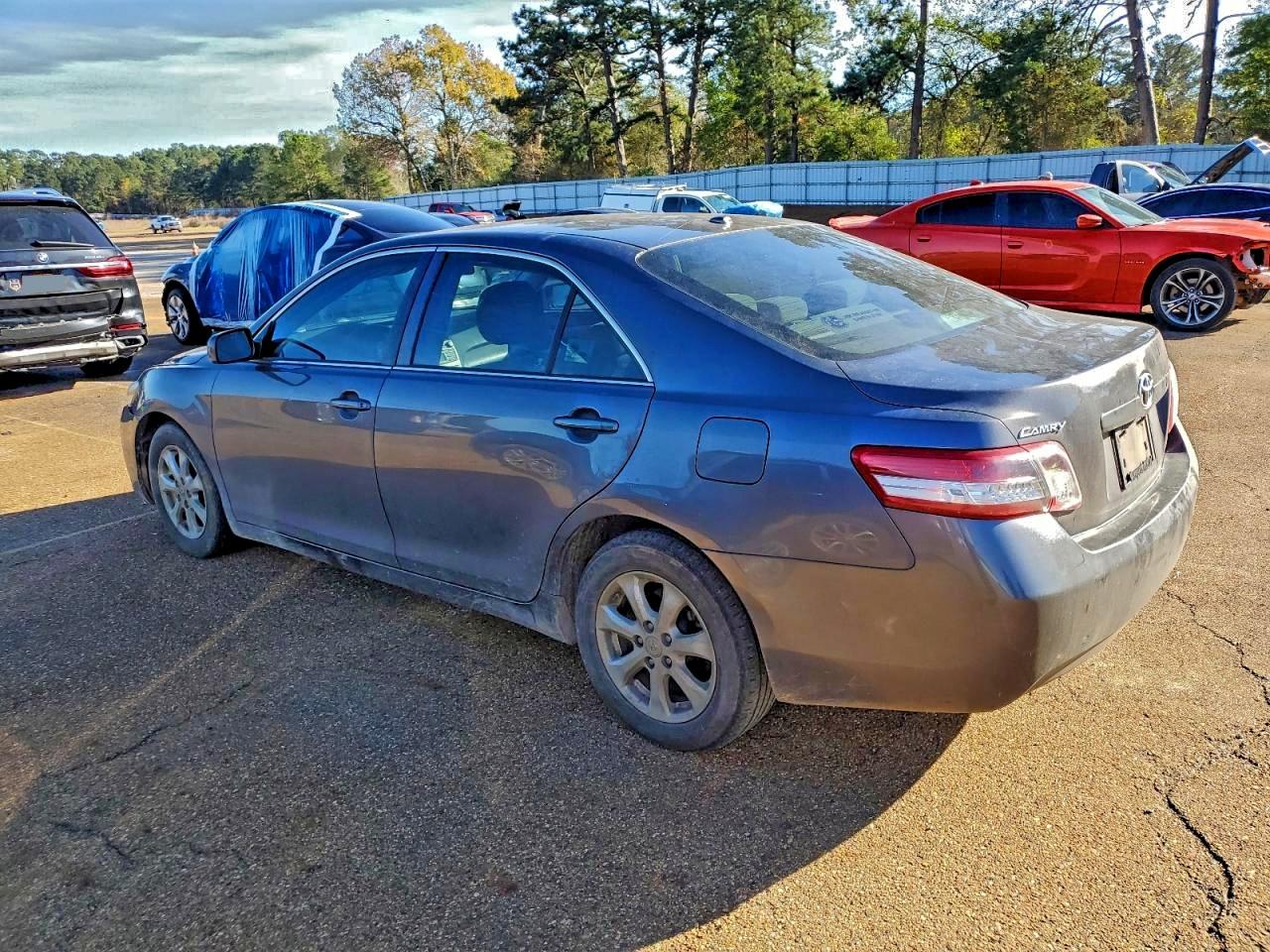 2011 TOYOTA CAMRY BASE photo 2