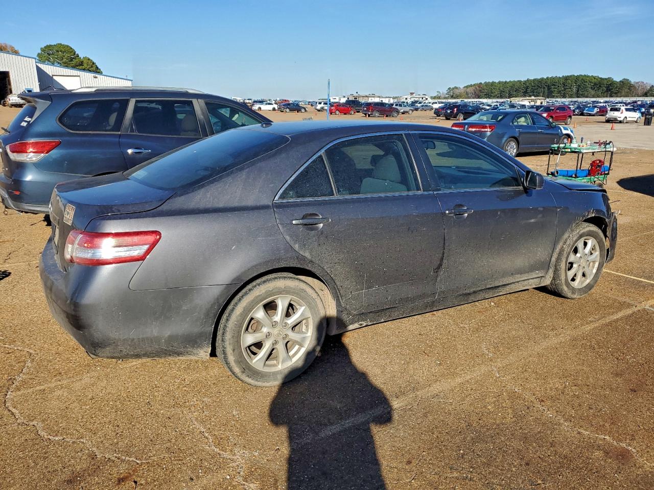 2011 TOYOTA CAMRY BASE photo 3