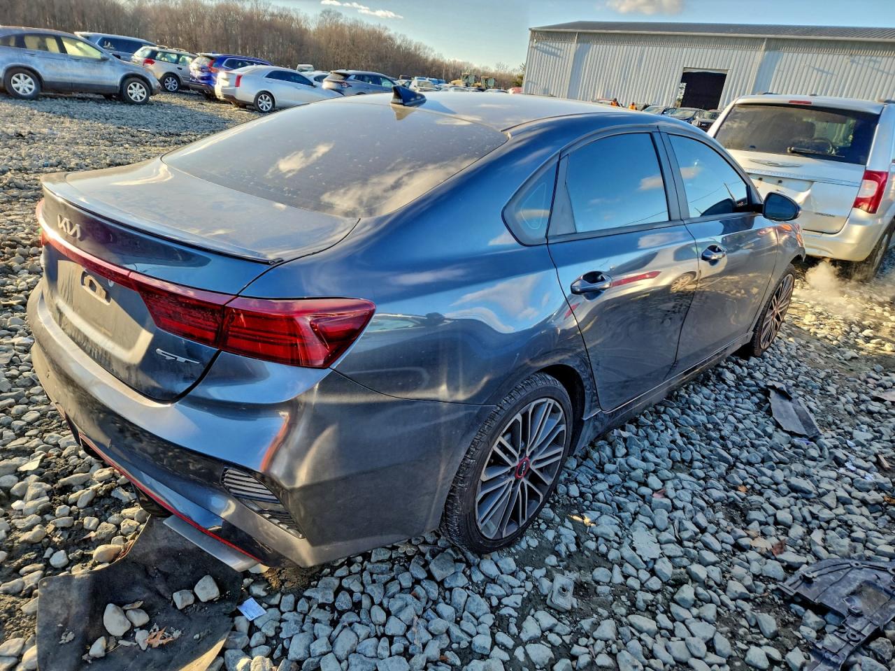 2023 KIA FORTE GT photo 3