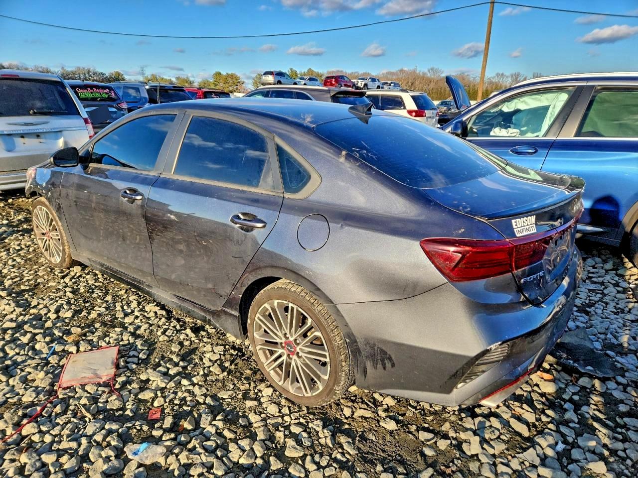 2023 KIA FORTE GT photo 2