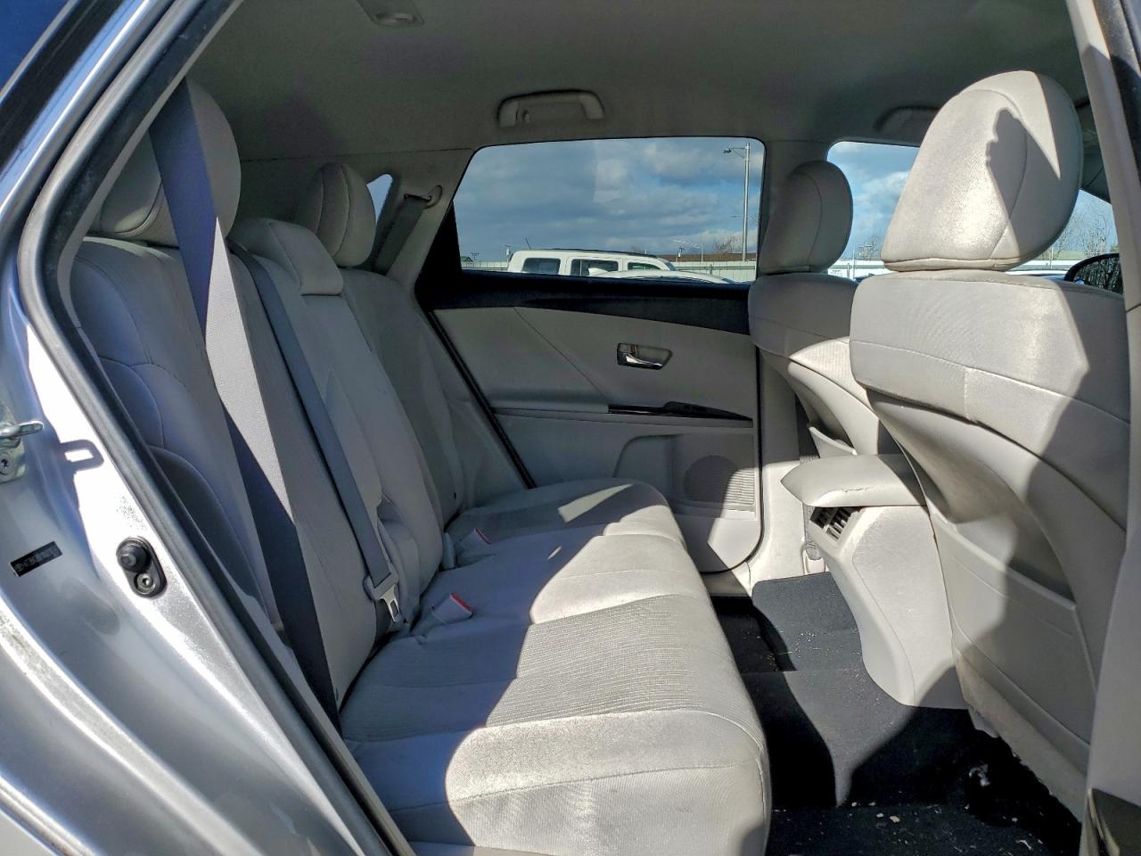 2010 TOYOTA VENZA photo 11