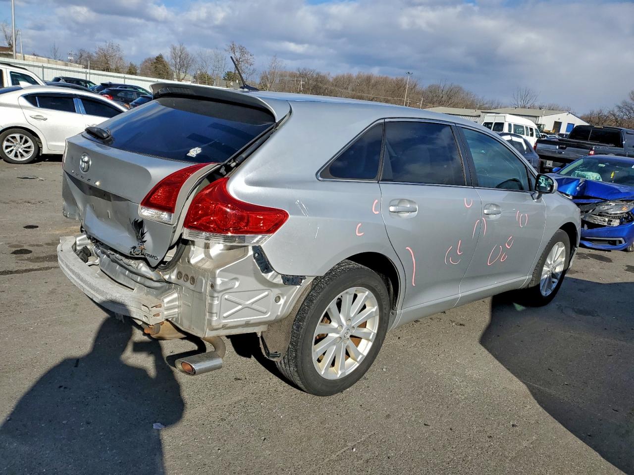 2010 TOYOTA VENZA photo 3