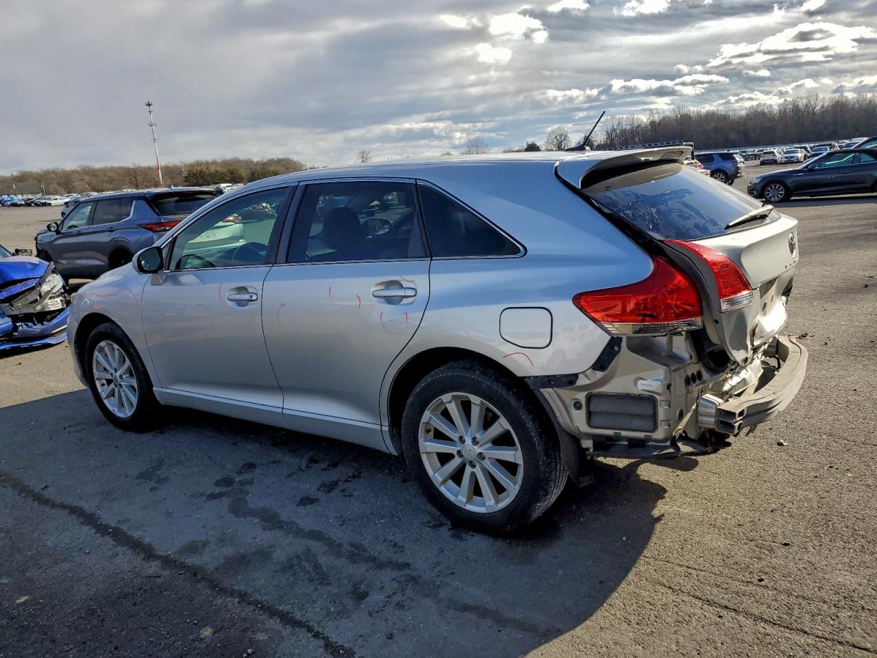 2010 TOYOTA VENZA photo 2