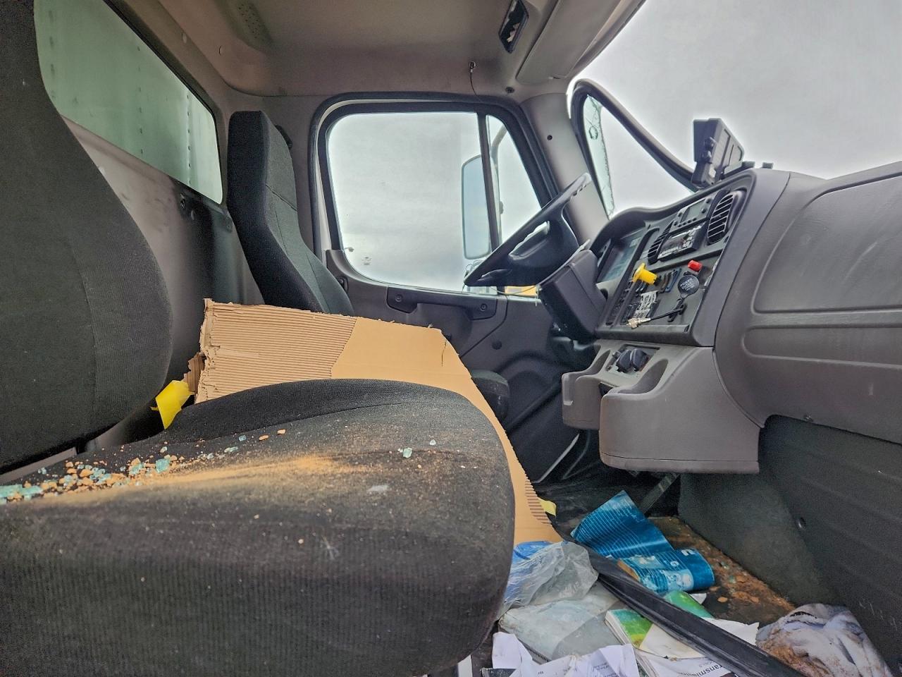 2019 FREIGHTLINER BUSINESS CLASS M2 REFRIGERATED BOX TRUCK photo 5