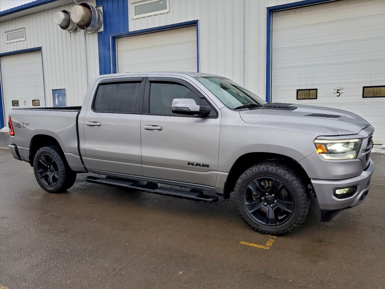 2023 RAM 1500 SPORT photo 4