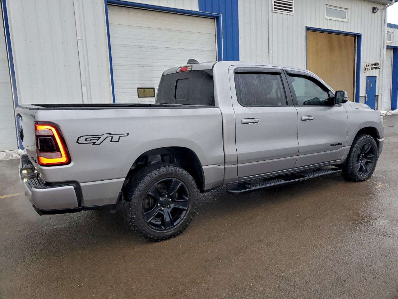 2023 RAM 1500 SPORT photo 3