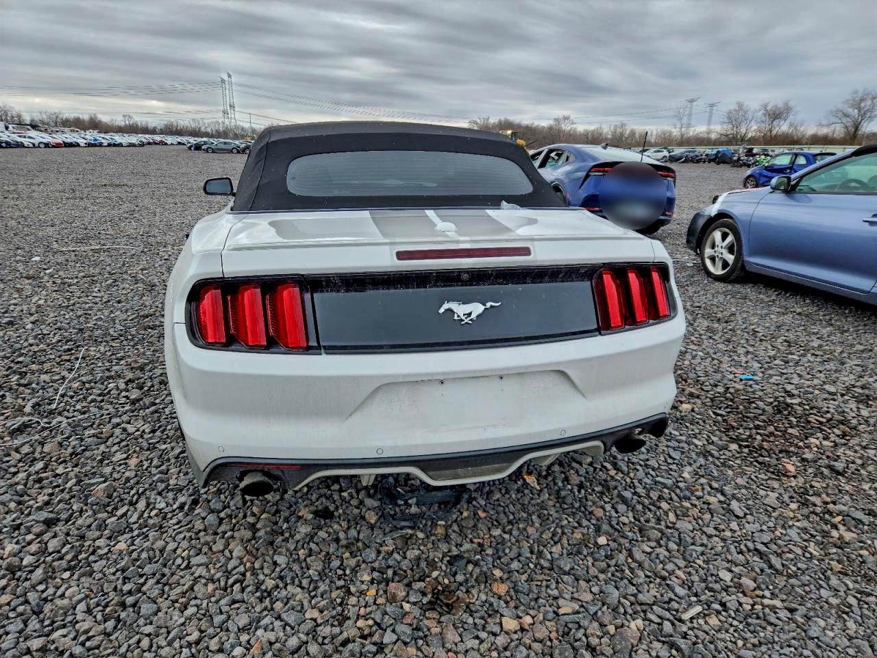 2017 FORD MUSTANG photo 6