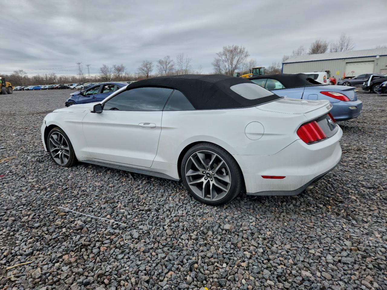 2017 FORD MUSTANG photo 2