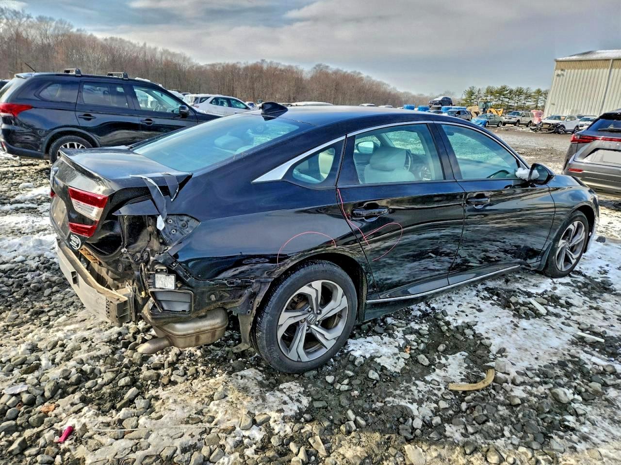 2018 HONDA ACCORD EX photo 3