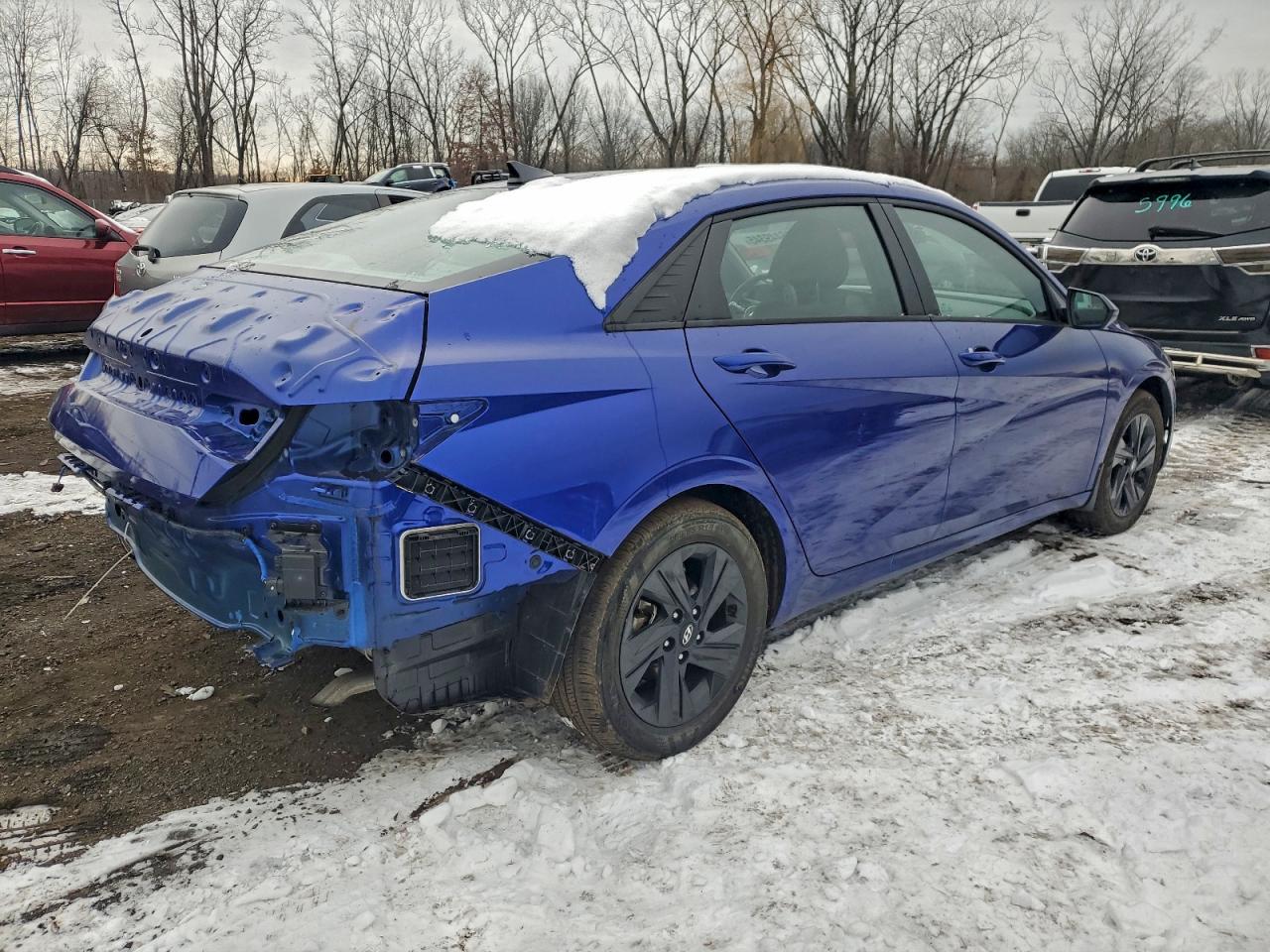 2023 HYUNDAI ELANTRA BLUE photo 3
