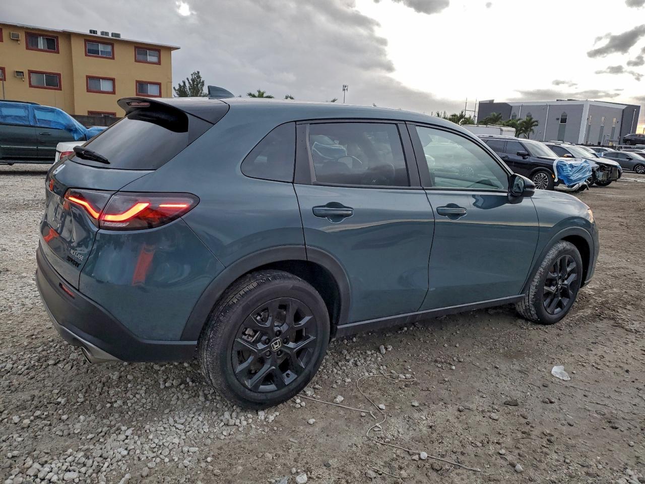 2024 HONDA HR-V SPORT photo 3