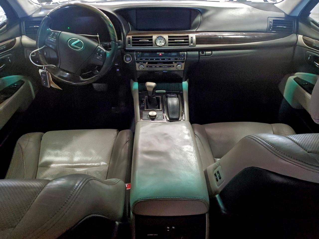 2015 LEXUS LS 460 photo 8