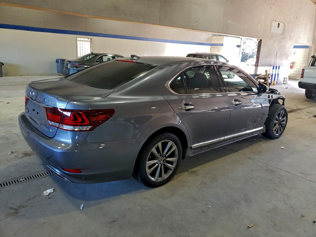 2015 LEXUS LS 460 photo 3