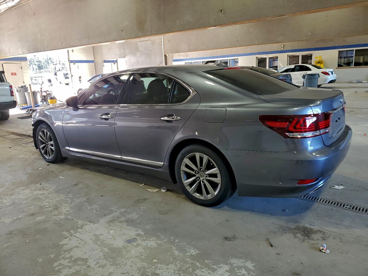 2015 LEXUS LS 460 photo 2