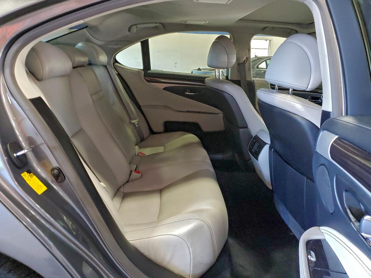 2015 LEXUS LS 460 photo 10