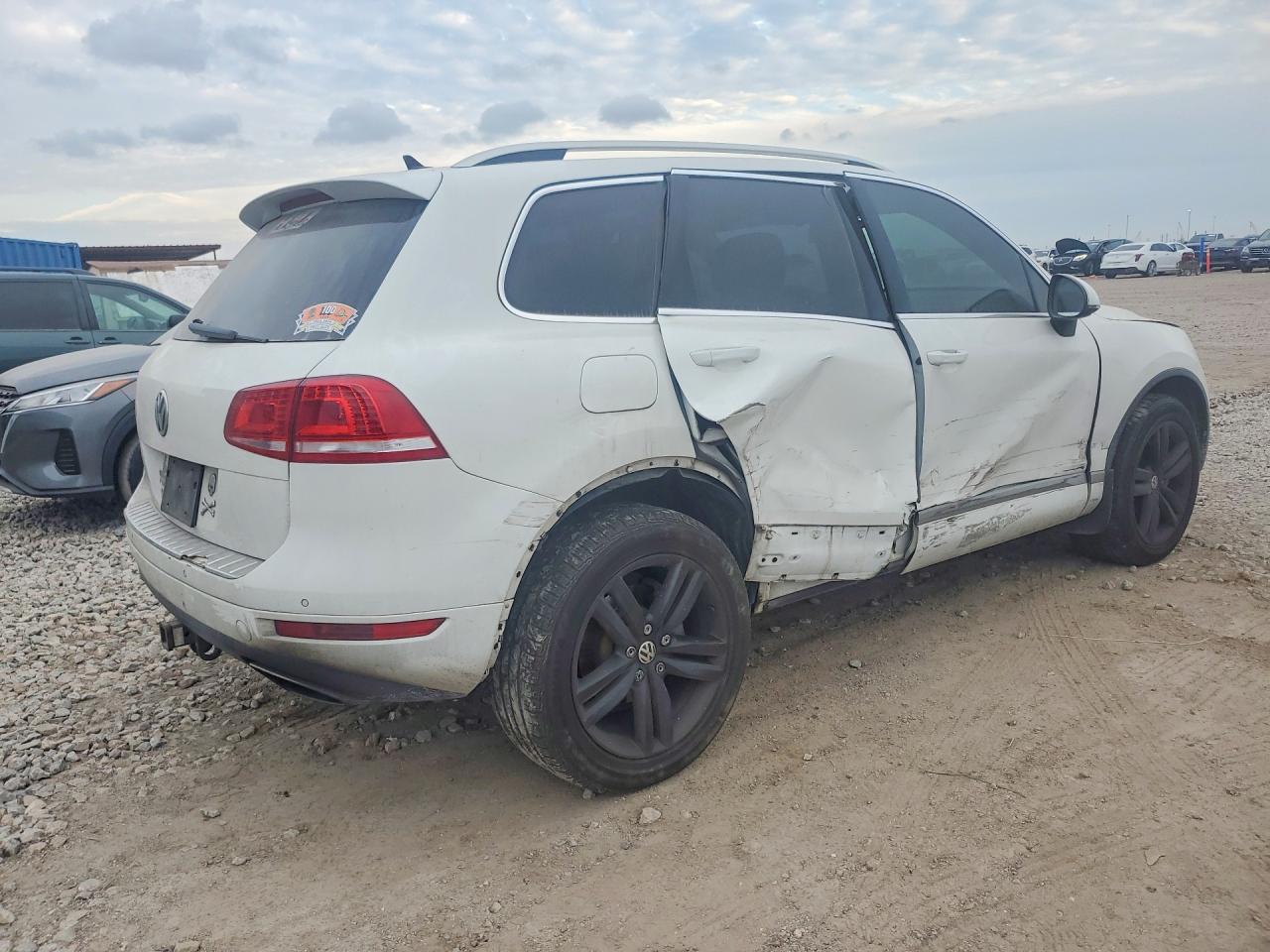 2014 VOLKSWAGEN TOUAREG V6 TDI photo 5