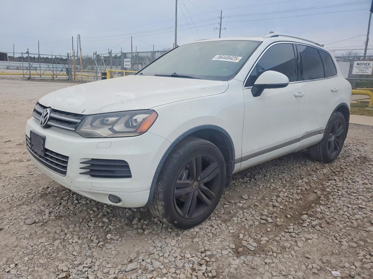 2014 VOLKSWAGEN TOUAREG