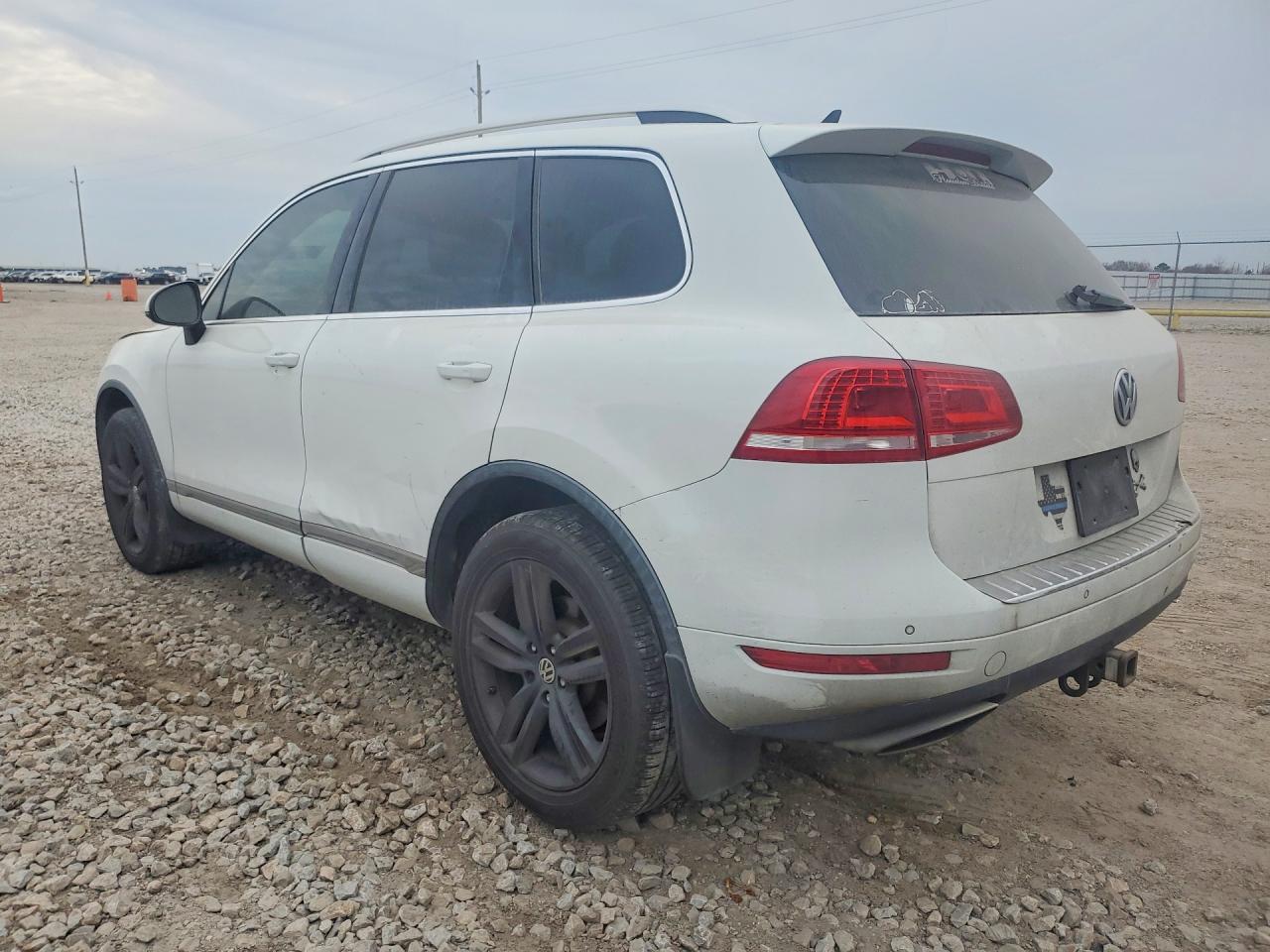 2014 VOLKSWAGEN TOUAREG V6 TDI photo 3