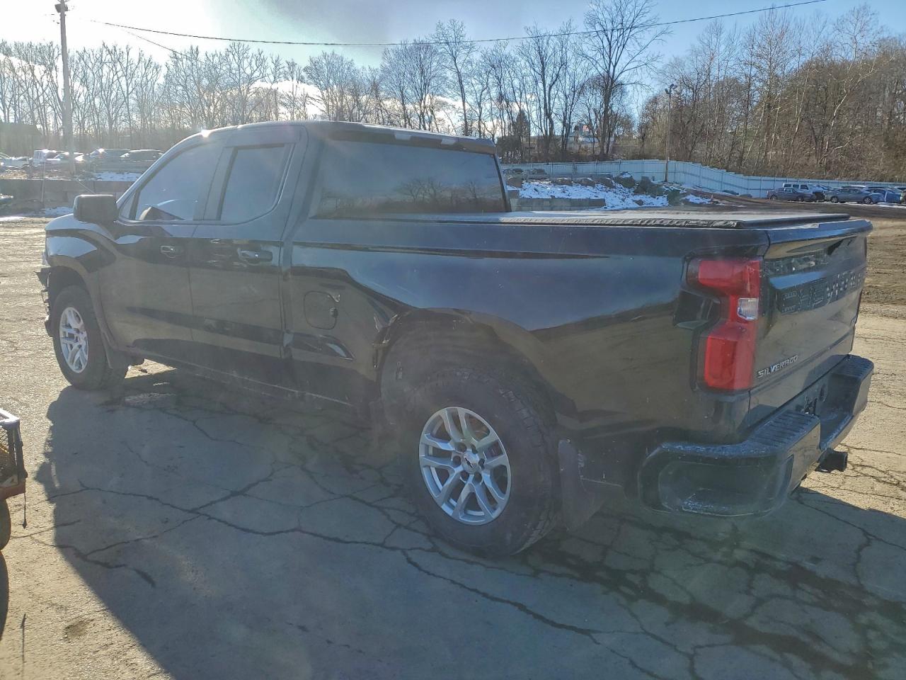 2019 CHEVROLET SILVERADO K1500 RST photo 2