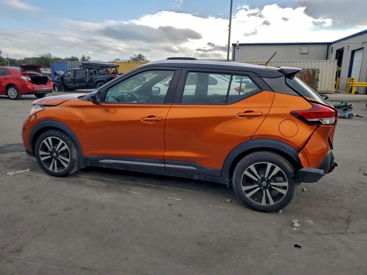 2019 NISSAN KICKS S photo 2