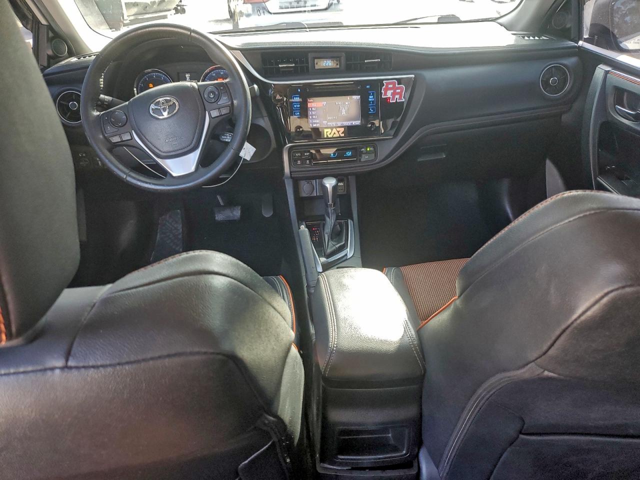 2019 TOYOTA COROLLA L photo 8