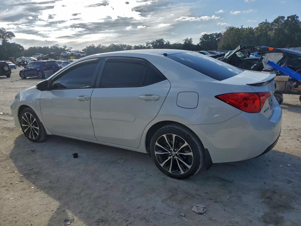 2019 TOYOTA COROLLA L photo 2