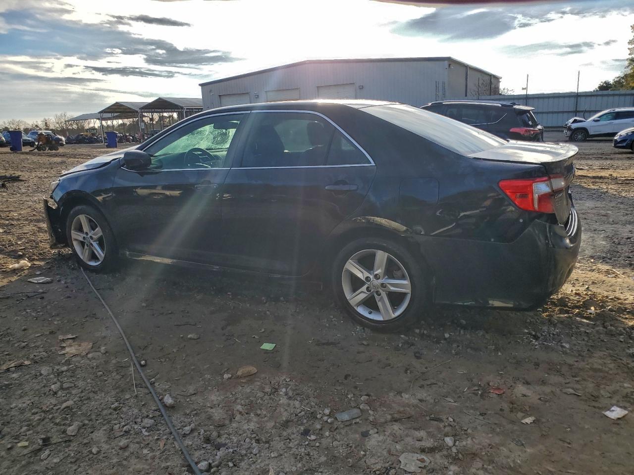 2012 TOYOTA CAMRY SE photo 2