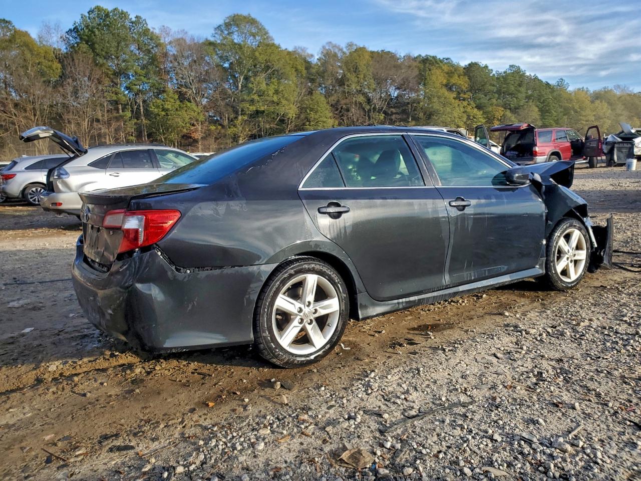 2012 TOYOTA CAMRY SE photo 3