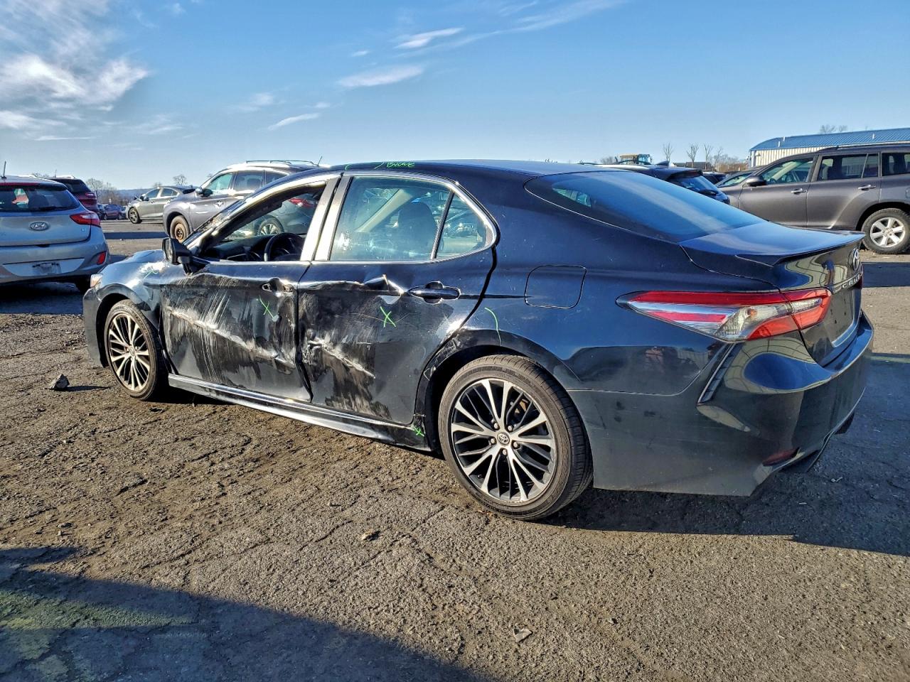 2018 TOYOTA CAMRY L photo 2