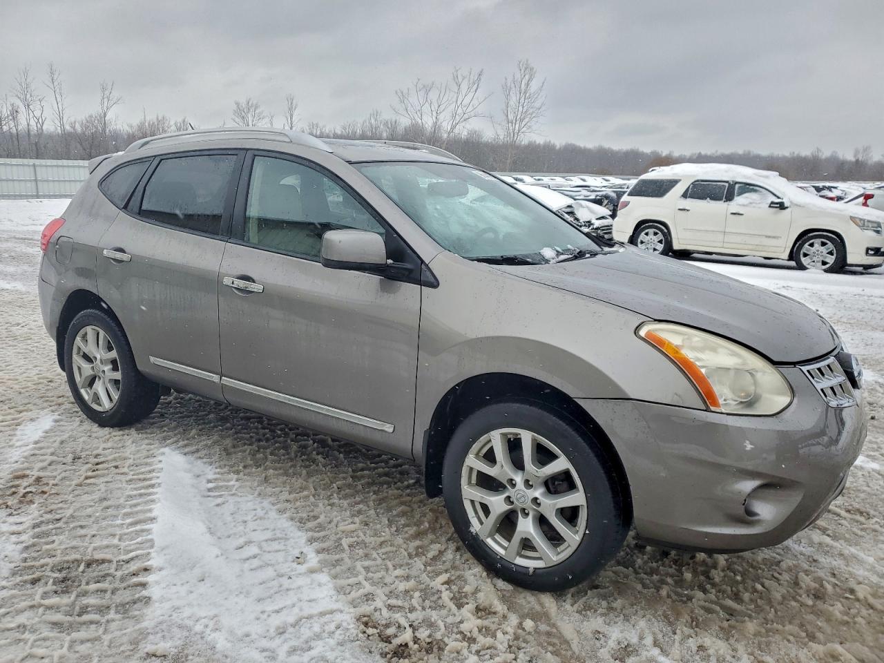 2013 NISSAN ROGUE S photo 4