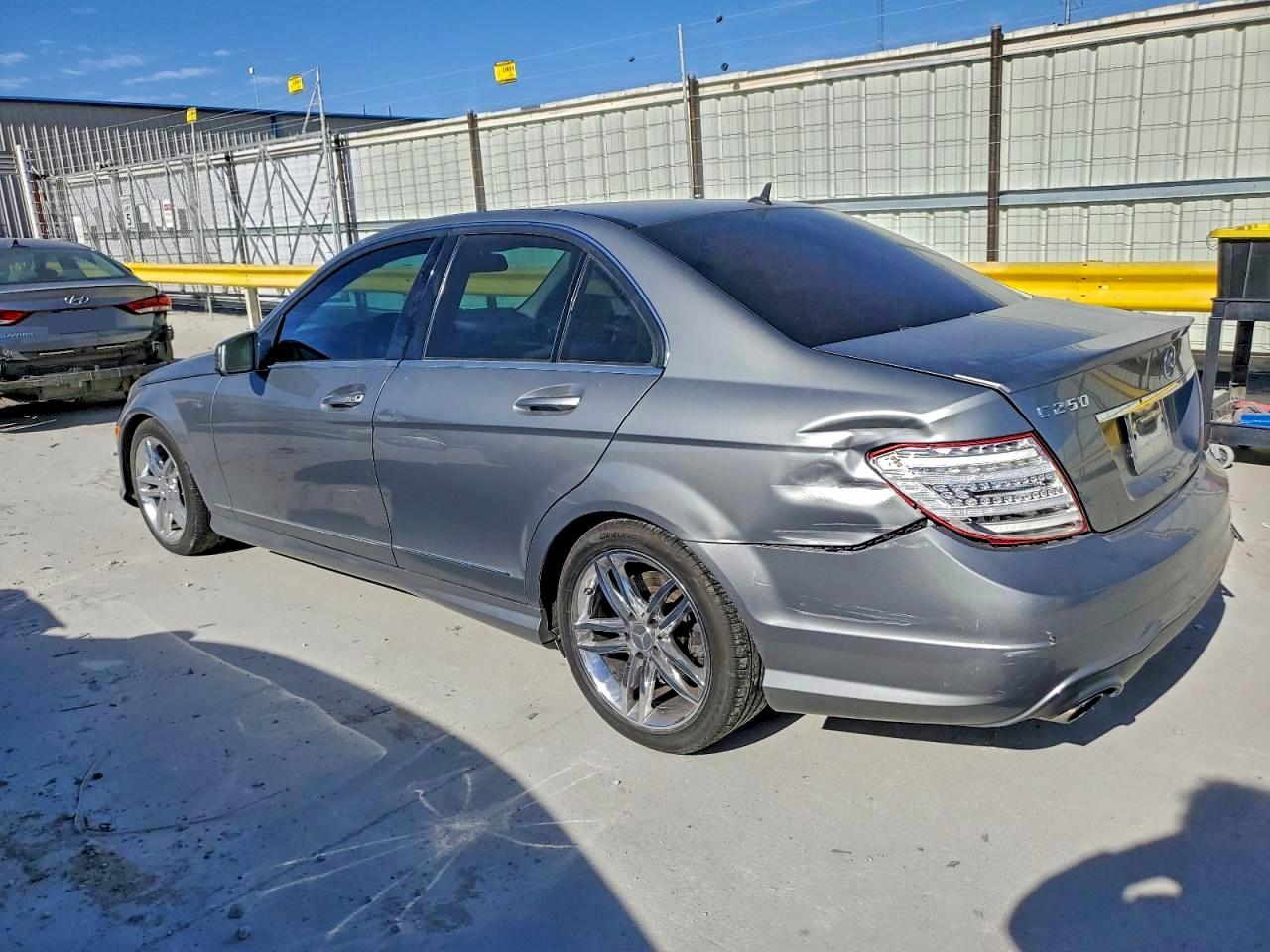 2014 MERCEDES-BENZ C 250 photo 2