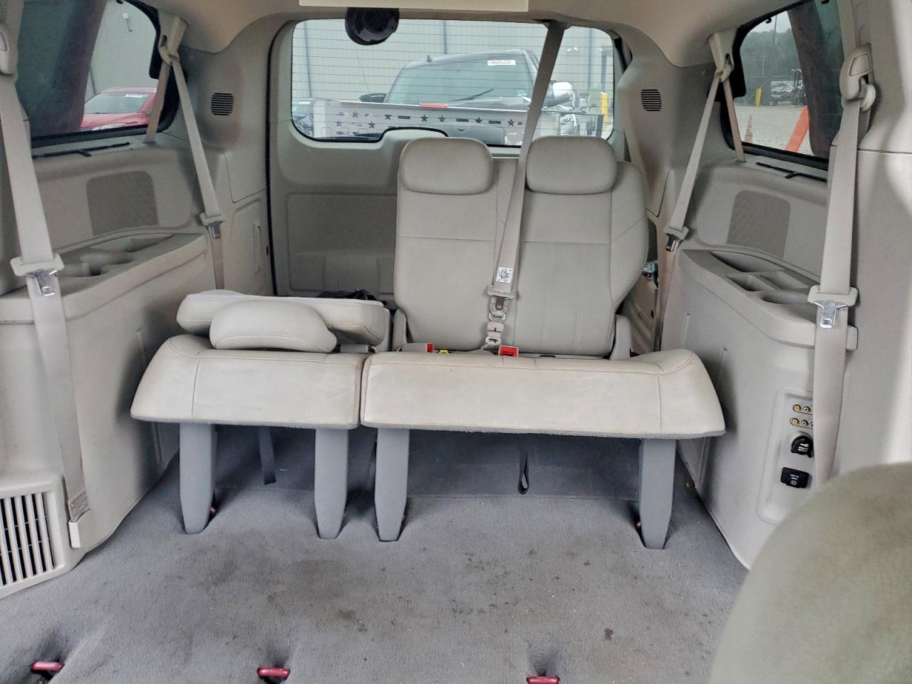 2008 CHRYSLER TOWN & COUNTRY TOURING photo 10