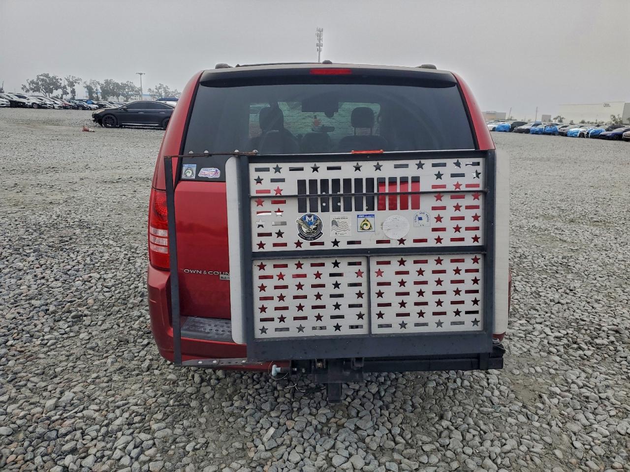 2008 CHRYSLER TOWN & COUNTRY TOURING photo 6