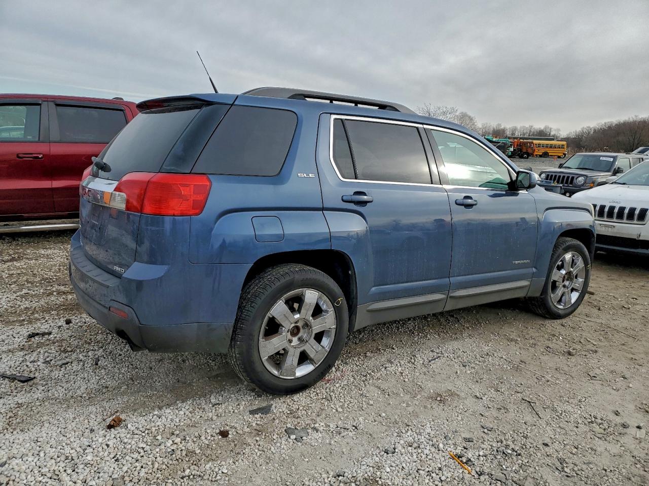 2011 GMC TERRAIN SLE photo 3