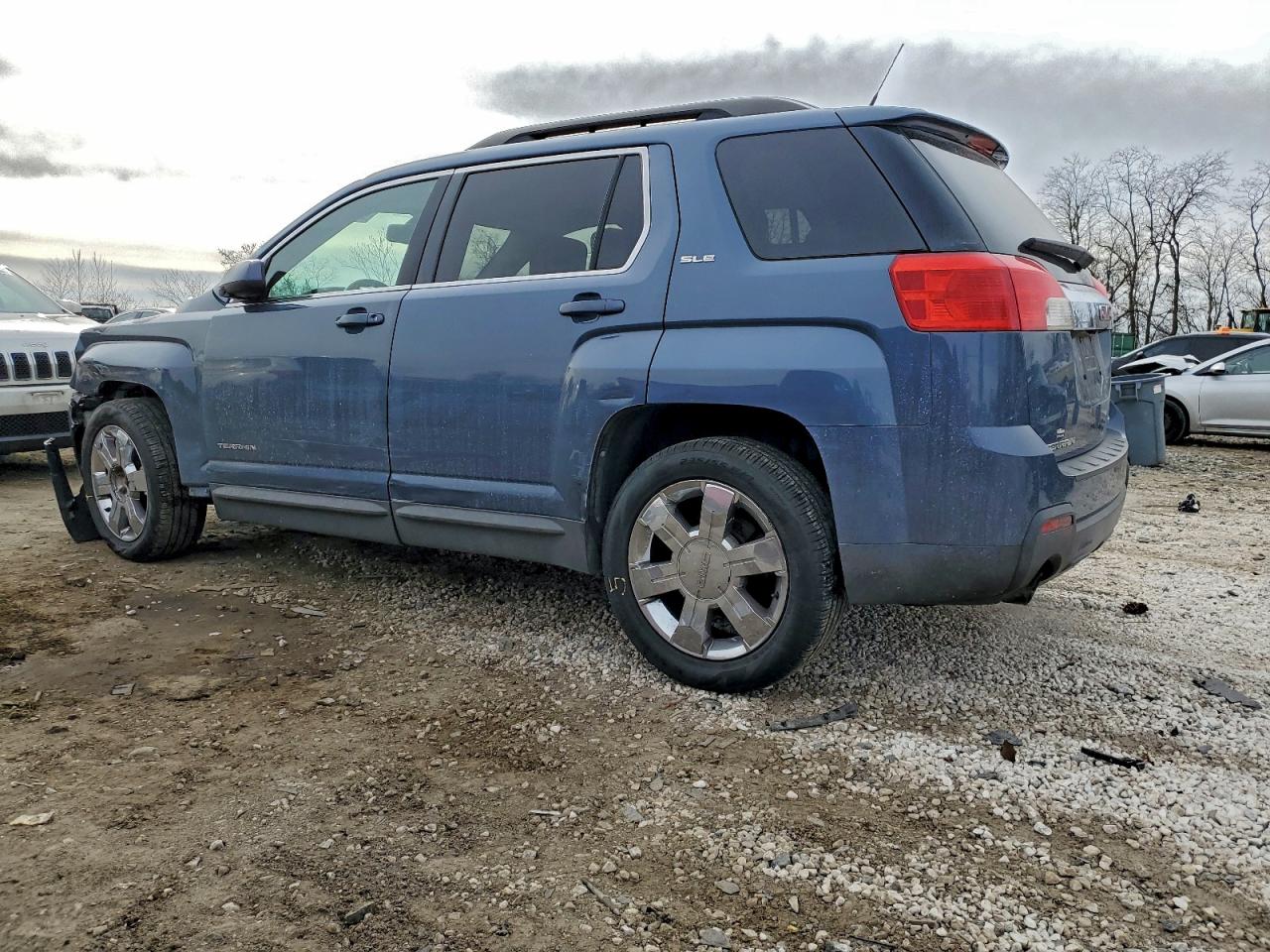 2011 GMC TERRAIN SLE photo 2