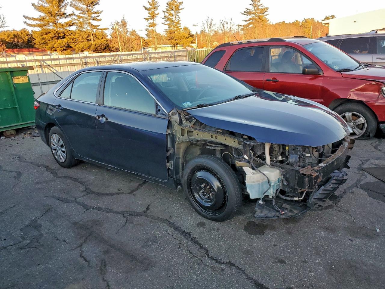 2015 TOYOTA CAMRY LE photo 4