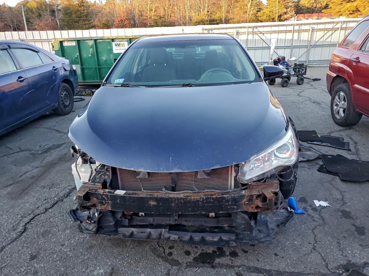 2015 TOYOTA CAMRY LE photo 5