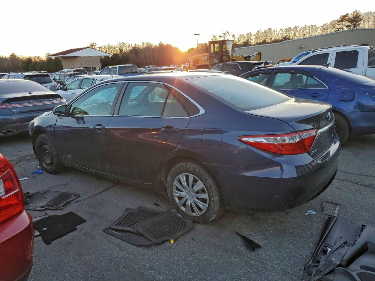 2015 TOYOTA CAMRY LE photo 2
