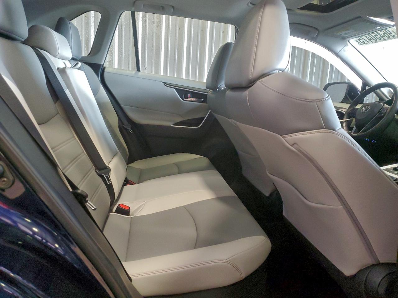 2022 TOYOTA RAV4 XLE PREMIUM photo 11