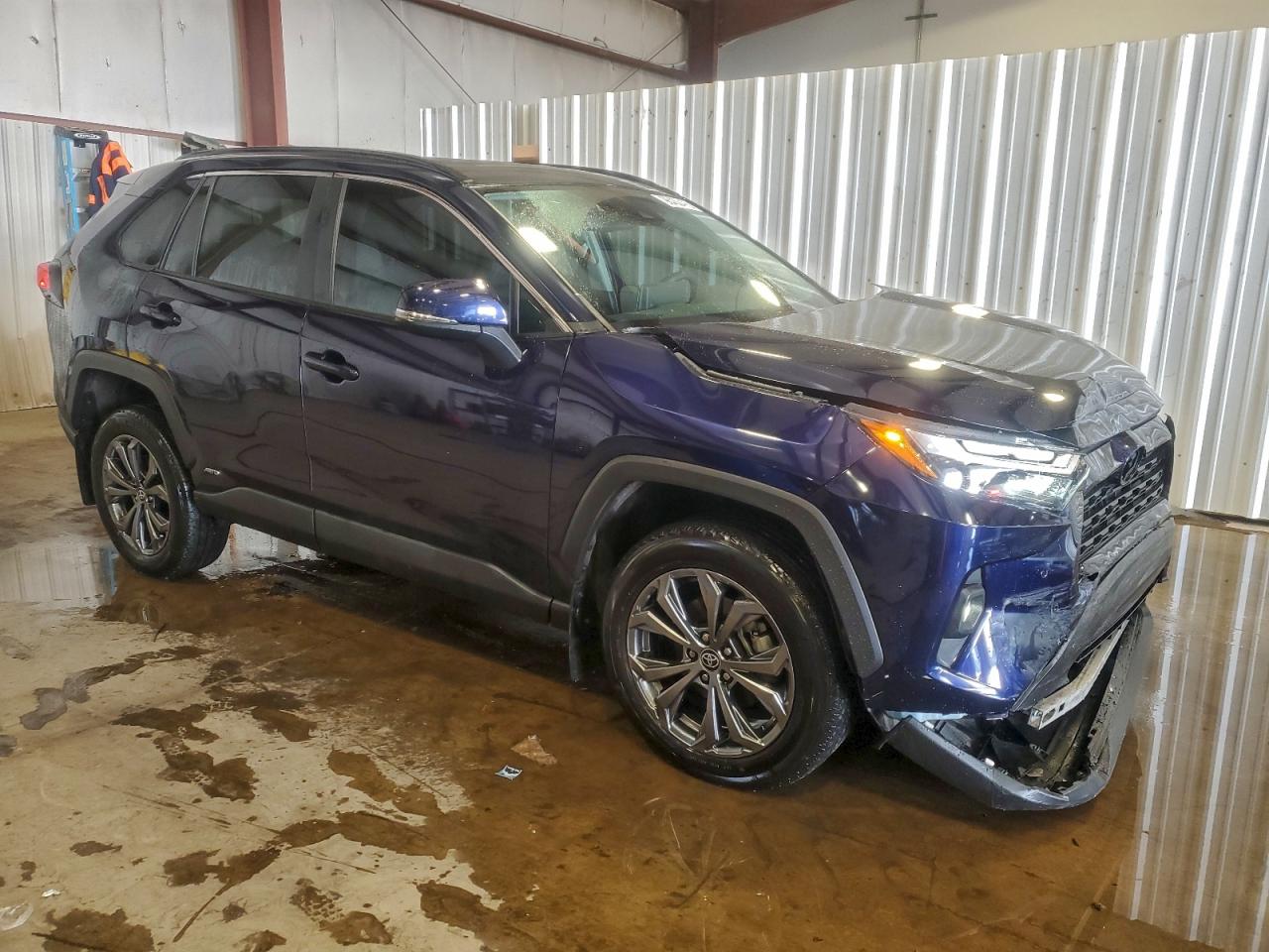 2022 TOYOTA RAV4 XLE PREMIUM photo 4