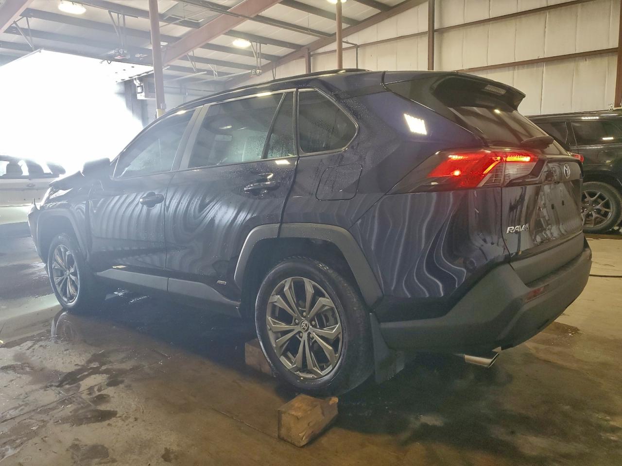 2022 TOYOTA RAV4 XLE PREMIUM photo 2