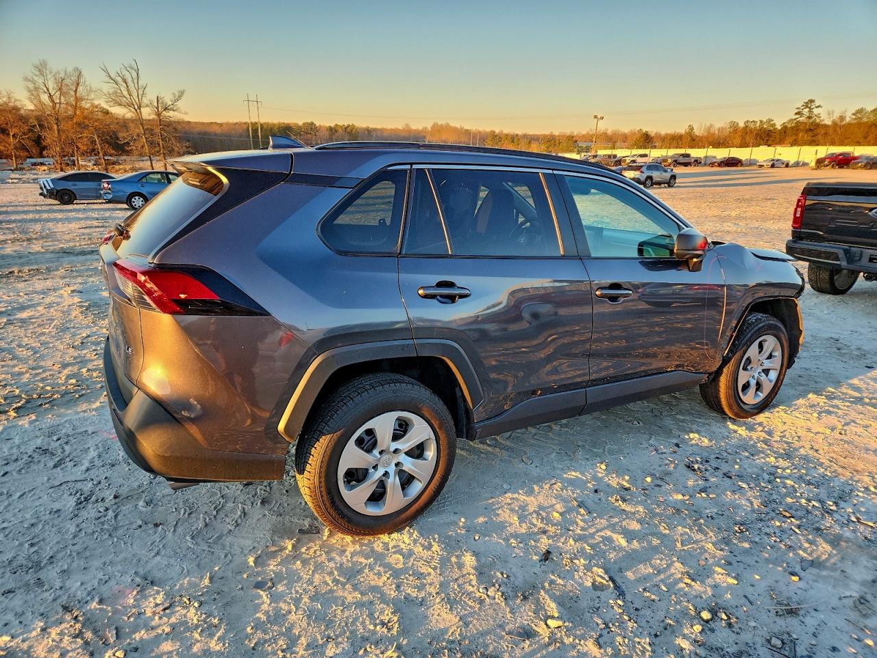 2021 TOYOTA RAV4 LE photo 3